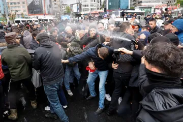 Turecká policie použila proti účastníkům prvomájových protestů slzný plyn