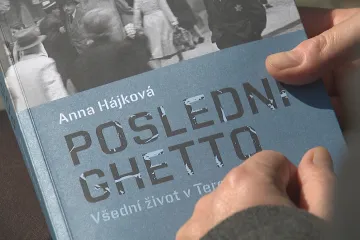V Terezíně se lidé zamilovávali i tvořili. Historička popsala ghetto pohledem každodennosti