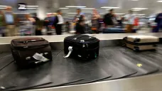 Pás se zavazadly na letišti na Islandu