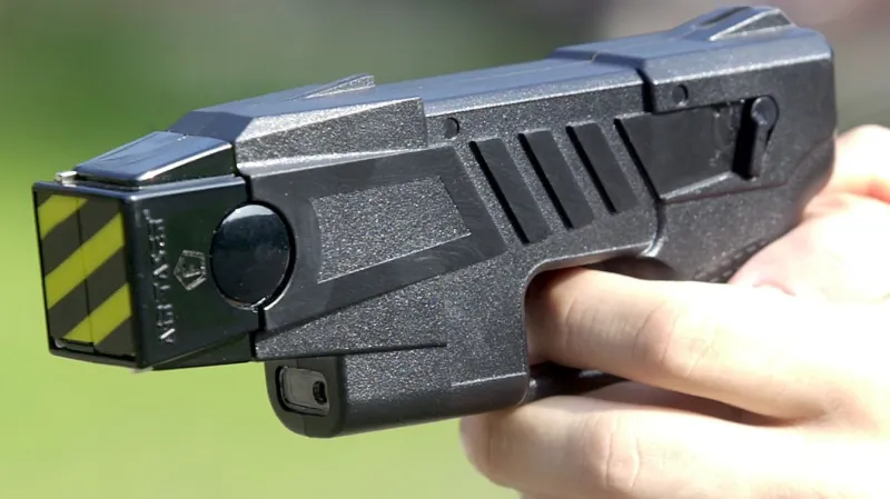 Taser typ M26 používá řada policejních složek v USA