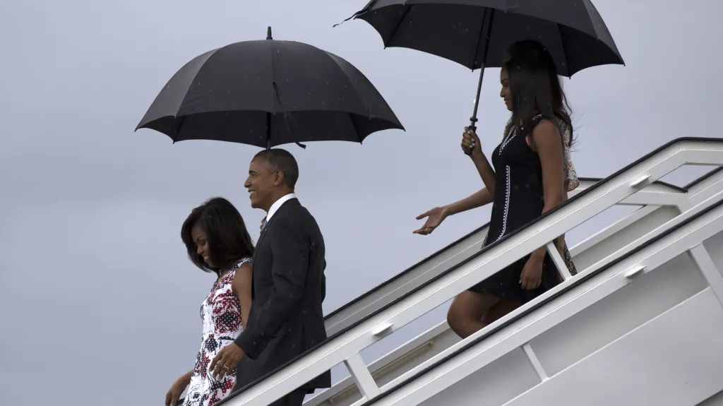 Barack Obama přiletěl na Kubu