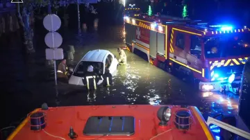 Ukrajinští záchranáři pomáhají při záplavách v Oděse a okolí