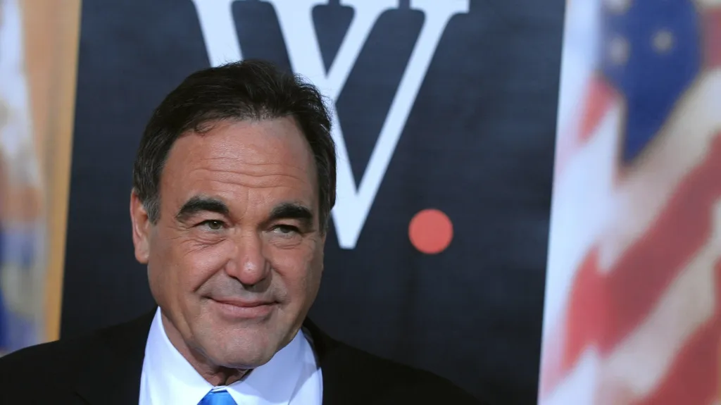 Režisér Oliver Stone na premiéře filmu W