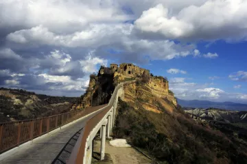 Zemětřesení udělala z tisíců italských sídel „města duchů“