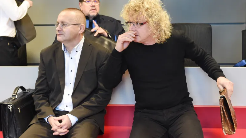 K soudu se dostavili jen dva obžalovaní, Pavel Gala (vlevo) a Jiří Raba (vpravo)