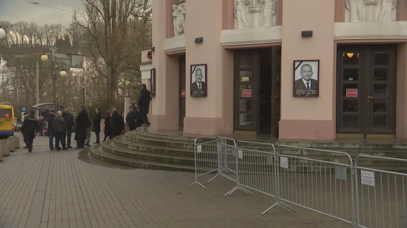 Zvuk sirén doprovodil loučení s Jaroslavem Kuberou
