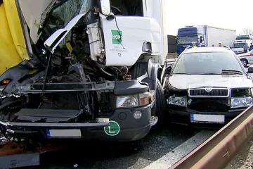 Od pátku už na silnicích zemřelo osm lidí