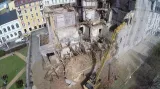 Letecký pohled na demolici hotelu