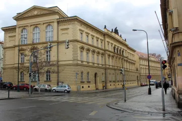 Ministerstvo spravedlnosti nemůže poskytovat informace o politicích z majetkového registru