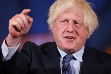 Britská kampaň finišuje, Sunakovi se snaží pomoci Johnson