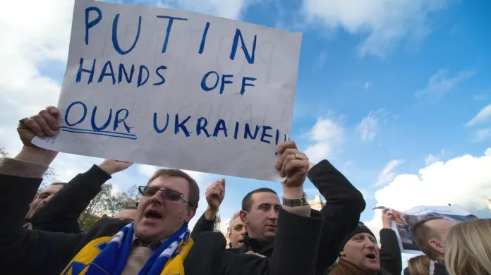 Protesty proti ukrajinské vládě v Británii