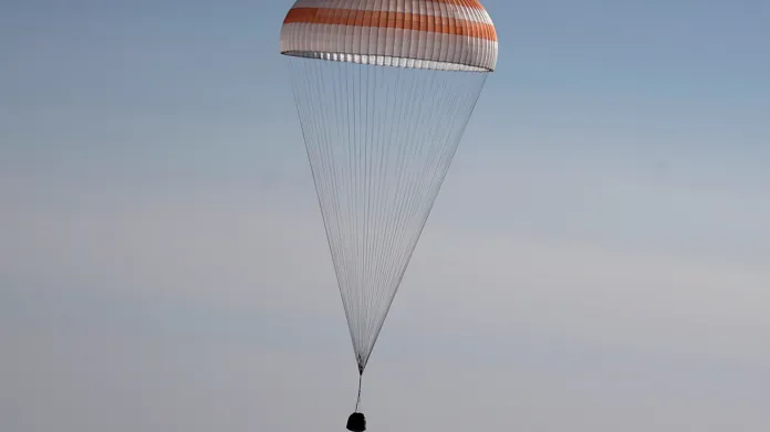 Přistání Sojuzu v kazašské stepi