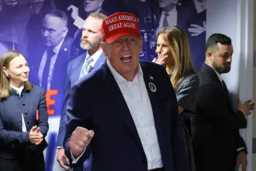 Trump oslovil voliče sliby vyhošťování či snižování daní
