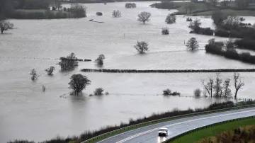 Pohled na pole zatopená poblíž St. Clears v Pembrokeshire, Jižním Walesu, v neděli 16. února 2020