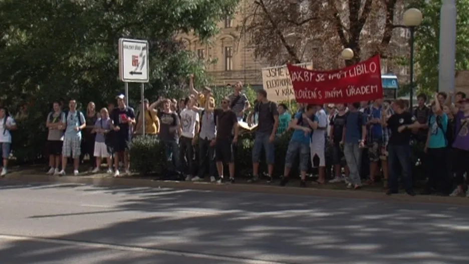 Demonstrace studentů proti slučování