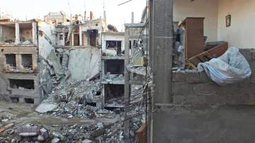 Zničená obytná čtvrť v Homsu