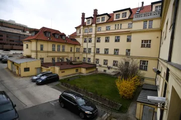 Státní zástupce obžaloval pět lidí a jednu firmu kvůli zakázkám v Nemocnici Na Františku