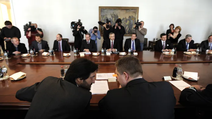 Setkání šesti slovenských parlamentních stran