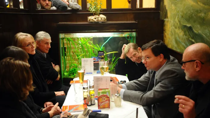 Václav Havel v restauraci Na Rybárně u příležitosti Dne lidských práv (2010)
