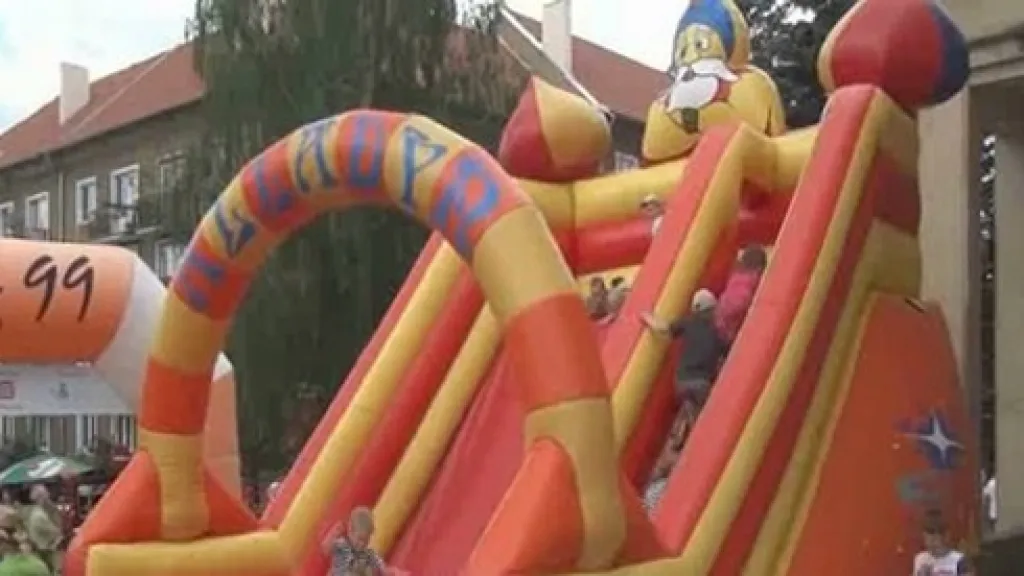 Oblíbená dětská atrakce - skákací hrad
