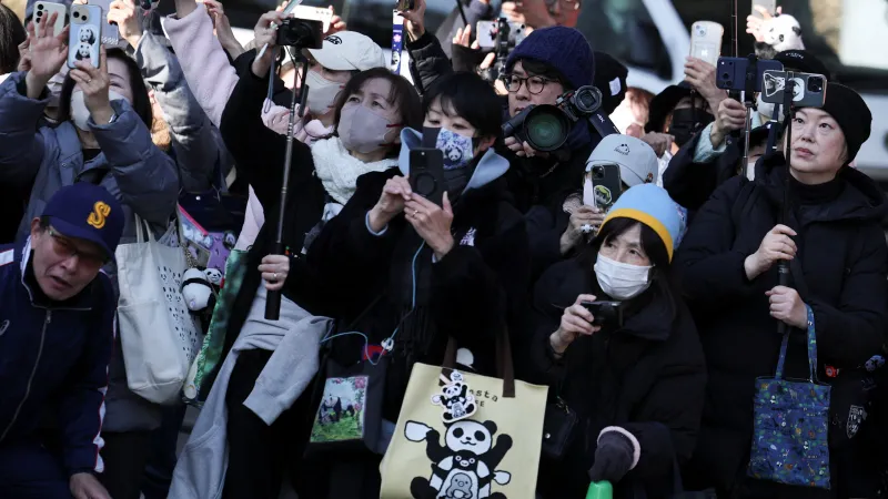 Japonci se loučili s pandami v tokijské zoo