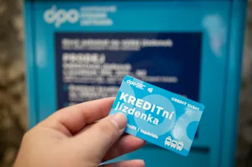 Konec papírových jízdenek v Ostravě. Za MHD mohou cestující platit pouze elektronicky