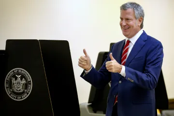 Starosta New Yorku de Blasio vzdává boj o Bílý dům
