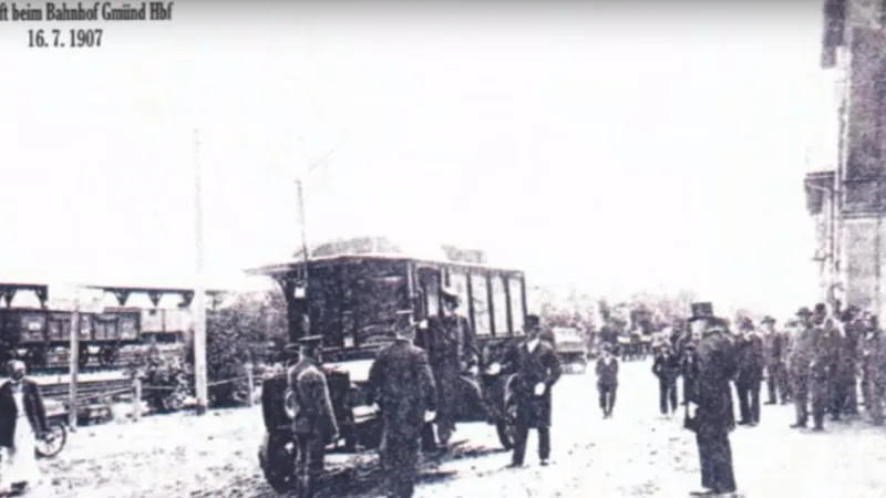 Historické fotografie a plán trolejbusu