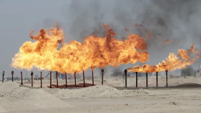 Ropné pole v Basře jihovýchodně od Bagdádu