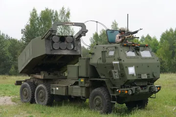 Estonci otestovali HIMARS. Státy u Baltského moře koordinují obranu proti Rusku