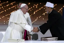Neexistuje násilí, jež by bylo možné zdůvodnit nábožensky, řekl František v emirátech a připomněl trpící Jemence