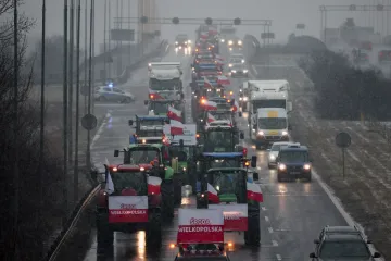 Polští zemědělci ve velkém blokovali silnice. Protestovali proti Zelené dohodě i levnému dovozu z Ukrajiny