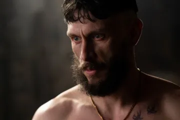 Mužům se špatně vyjadřují emoce, říká tvůrce seriálu o toxické maskulinitě