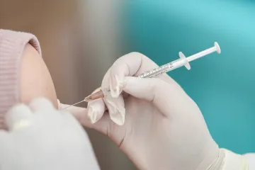 Studii o údajné souvislosti mezi očkováním a autismem má vést muž označovaný za antivaxera