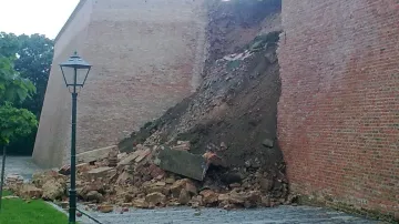 Na Špilberku spadla část hradeb