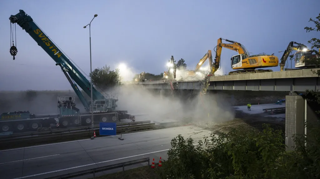 Bourání nadjezdů na Pražském okruhu