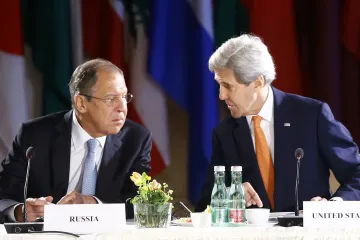 Kerry: Přechodná vláda v Sýrii by měla vzniknout do srpna