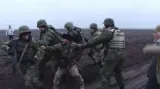 Aktivisté brání bezpečnostním silám na Krymu v přístupu ke zničenému sloupu elektrického vedení
