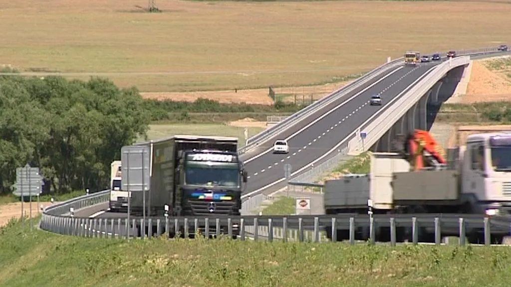 Nově otevřená silnice u Třemošné