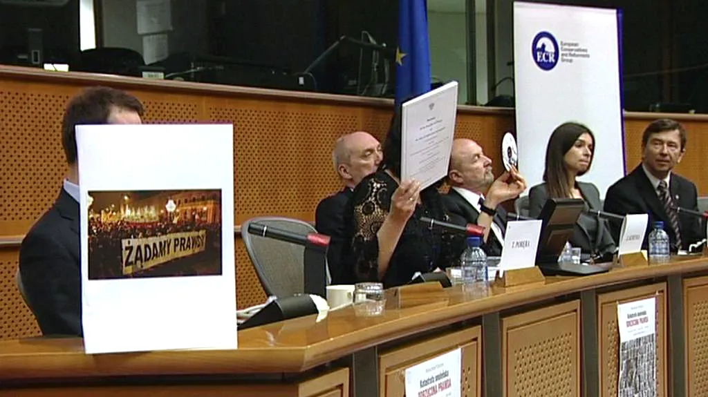 Slyšení v europarlamentu ke smolenské tragédii