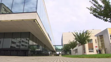 Prázdný areál pardubické univerzity