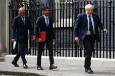 Britští ministři financí a zdravotnictví rezignovali, odmítají pracovat v Johnsonově kabinetu