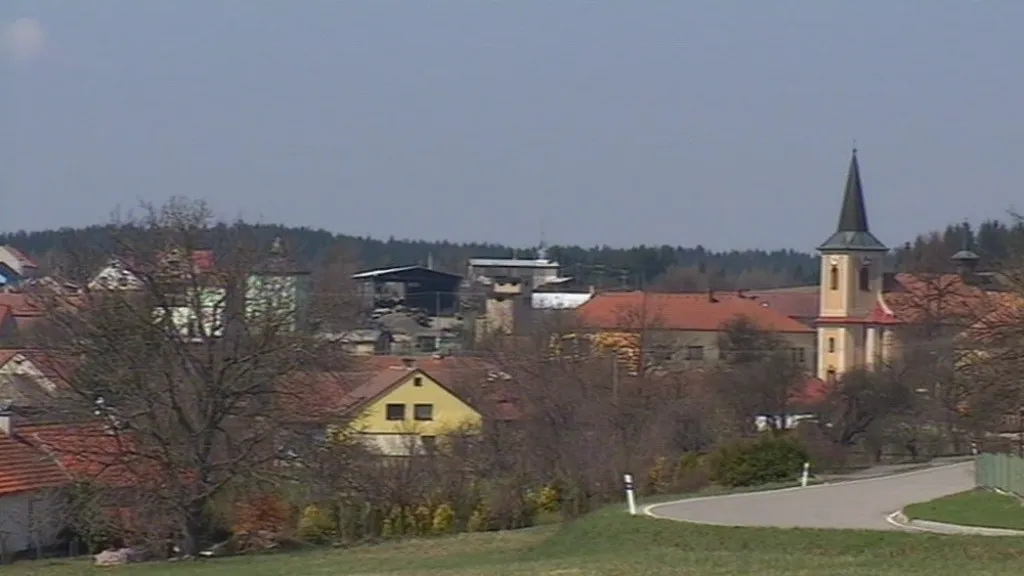 V Bedřichově žije asi 250 stálých obyvatel