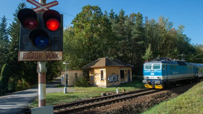 Zastávka Doubí u Tábora na původní trati do Soběslavi. Provoz na ní skončí na podzim 2022.