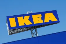 Nákup v IKEA skončil vazbou na policejní stanici. Firma se rodině omluvila