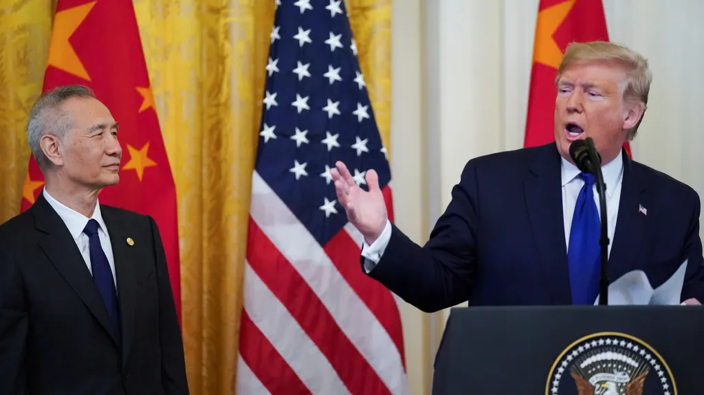 Ještě v lednu podepsali čínský vicepremiér Liu Che a prezident Donald Trump obchodní smlouvu. Dnes už je vše jinak