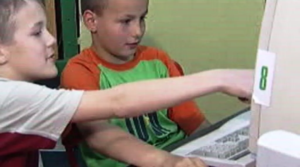 Internet se do škol podle Lišky vrátí