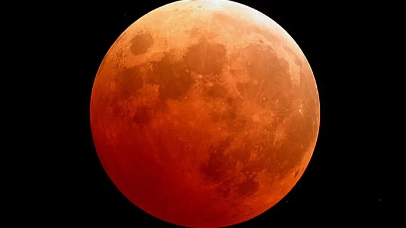 Úplné zatmění Měsíce