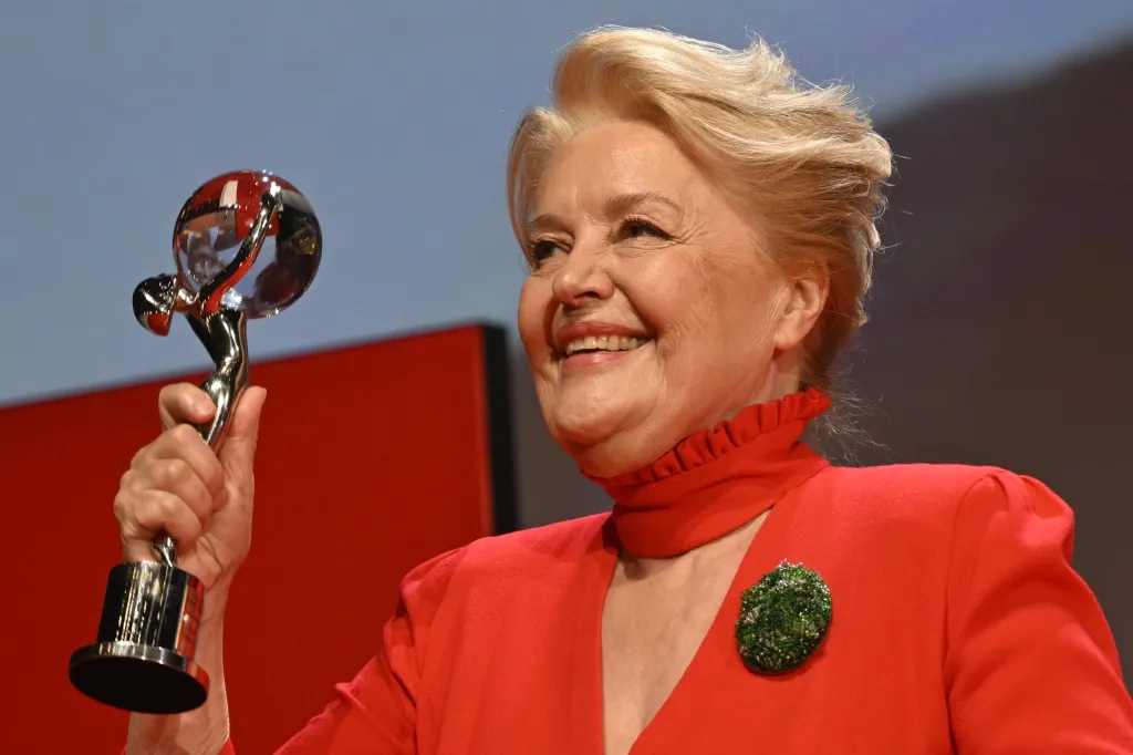 Slovenská herečka a diplomatka Magda Vášáryová obdržela Cenu prezidenta festivalu. „Všichni víte, že velký seznam svých filmů jsem natočila během šestadvaceti let. Pak mě Václav Havel přemluvil k diplomatické dráze a já jsem ráda, že jsem mohla budovat úplně novou zahraniční politiku Československa,“ sdělila Vášáryová, která hereckou kariéru uzavřela v roce 1990 dramatem Súkromné životy