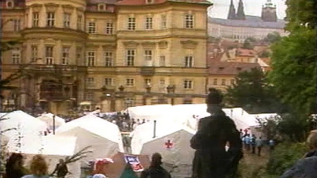 Stany před velvyslanectvím SRN